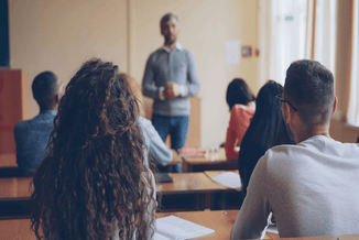 Docentes do ensino não superior cresceram 6% numa década, mas a profissão está cada vez mais envelhecida